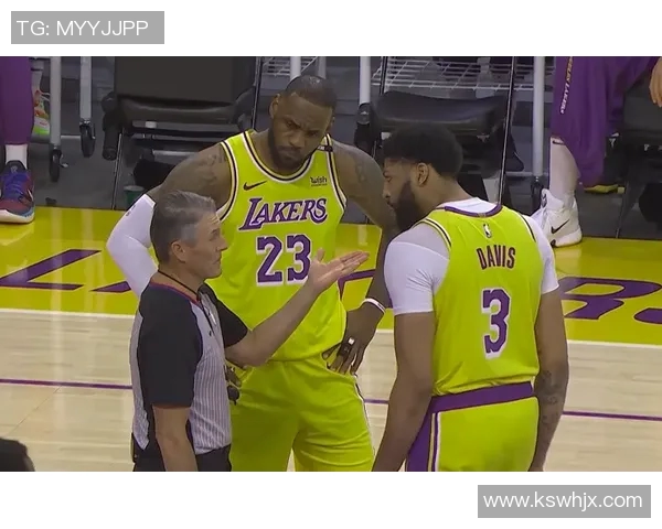 足球八卦赛场爆发小插曲,裁判如何处理?